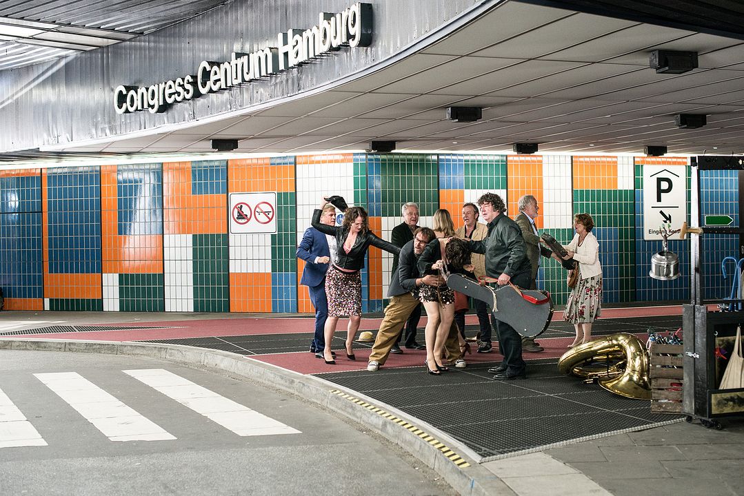 Täterätää! Die Kirche bleibt im Dorf 2 : Bild