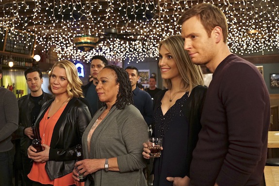 Chicago Med : Bild Nick Gehlfuss, Charlie Barnett, Emily Shaffer, Laurie Holden, S. Epatha Merkerson, Jon Seda