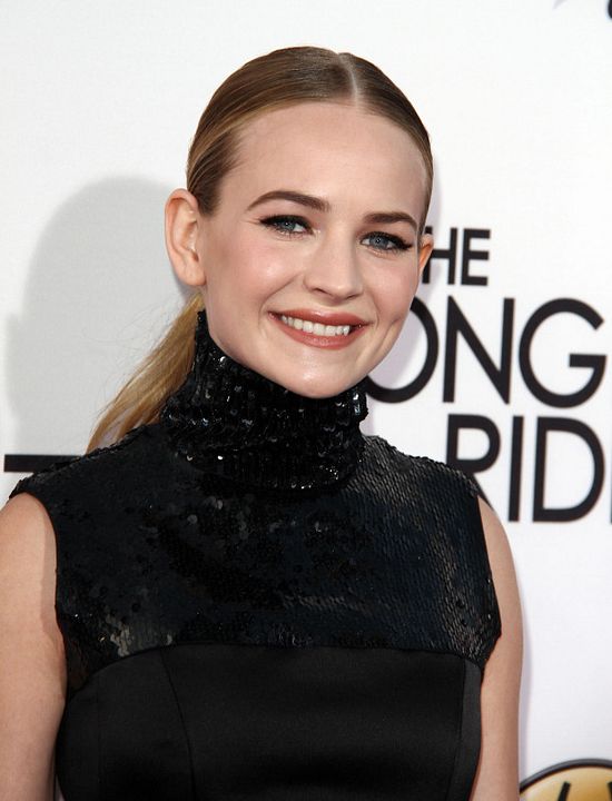 Vignette (magazine) Britt Robertson