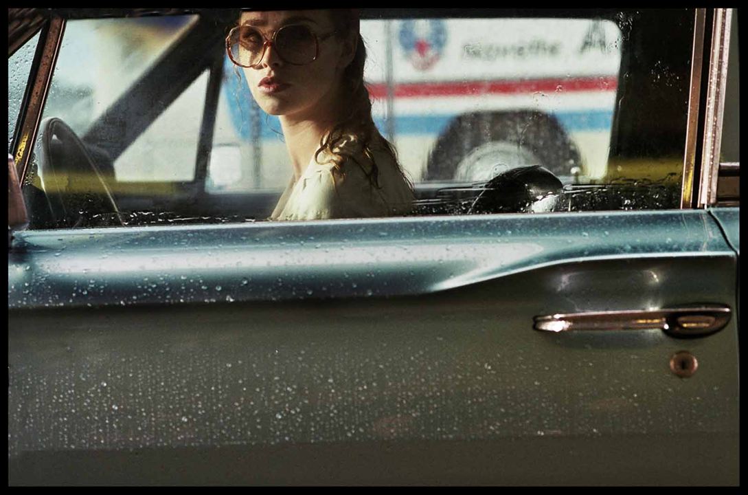 The Lady In The Car With Glasses And A Gun : Bild Freya Mavor
