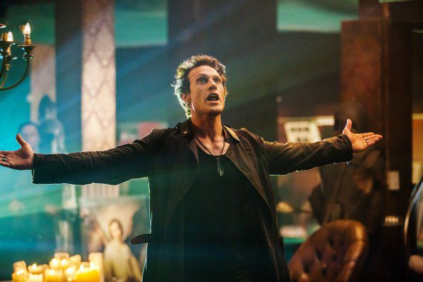 Dominion : Bild Simon Merrells