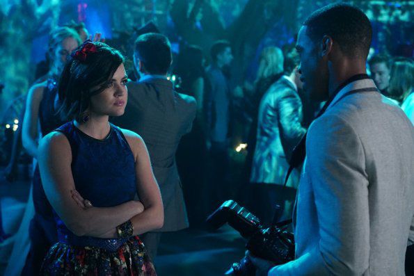 Pretty Little Liars : Bild Titus Makin Jr., Lucy Hale