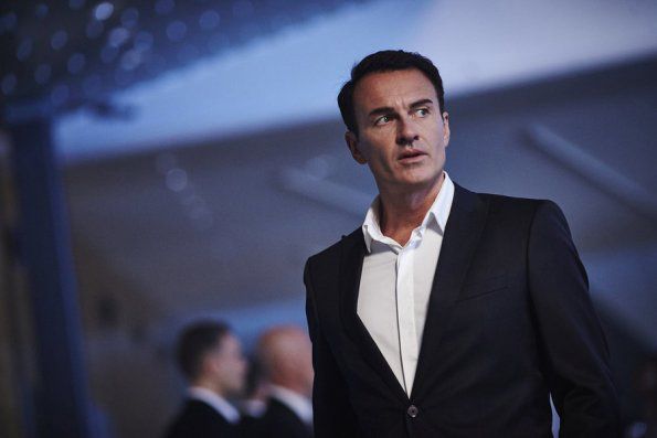 Childhood's End : Bild Julian McMahon