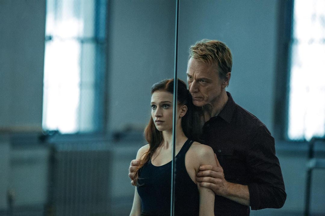 Flesh and Bone : Bild Sarah Hay, Ben Daniels