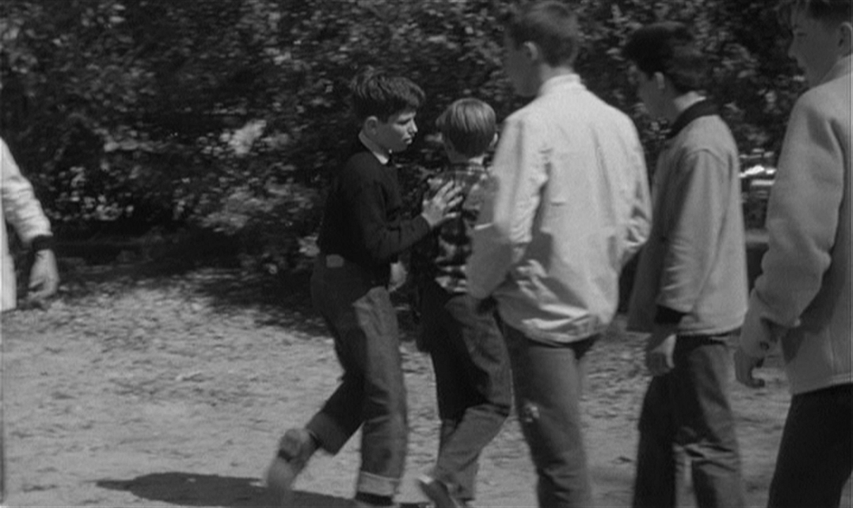 Ein Kind wartet : Bild