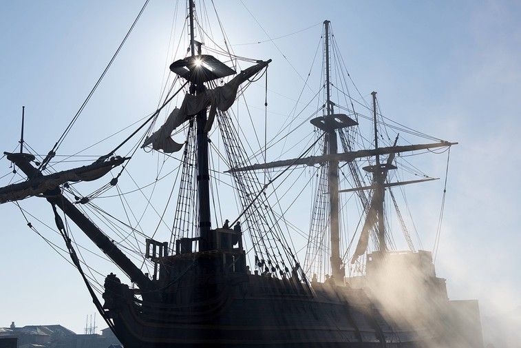 Saints & Strangers : Bild