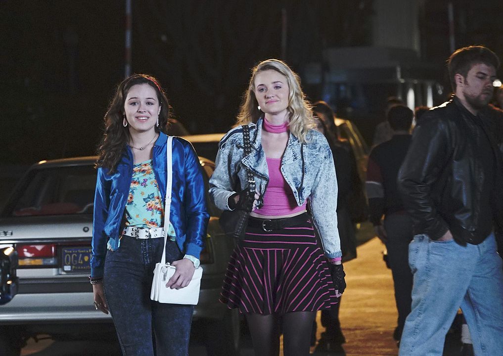 Die Goldbergs : Bild Hayley Orrantia, AJ Michalka