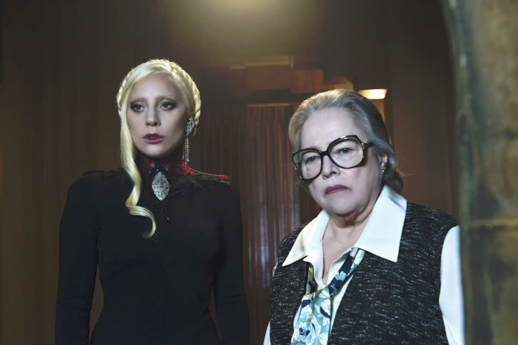 American Horror Story : Bild Kathy Bates, Lady Gaga