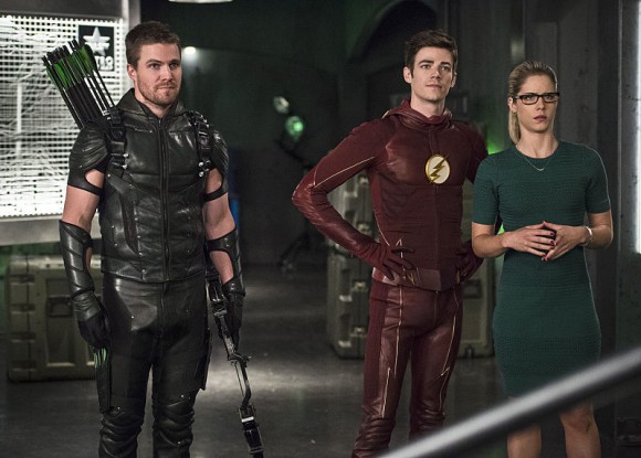 The Flash : Bild Grant Gustin, Stephen Amell, Emily Bett Rickards