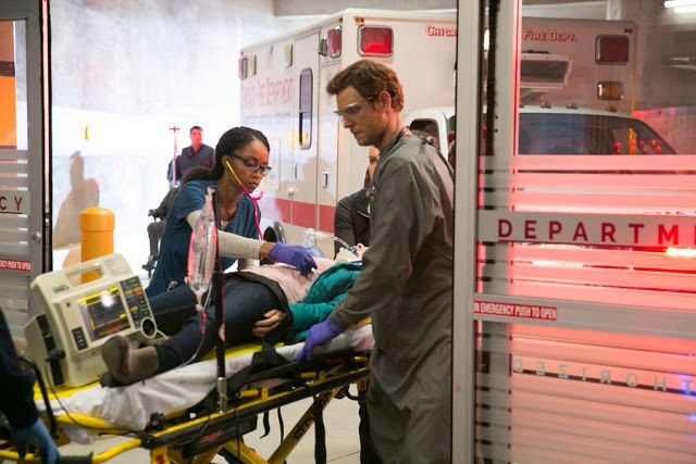 Chicago Med : Bild Yaya DaCosta, Nick Gehlfuss