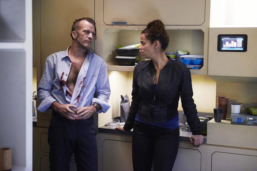 The Expanse : Bild Athena Karkanis, Thomas Jane