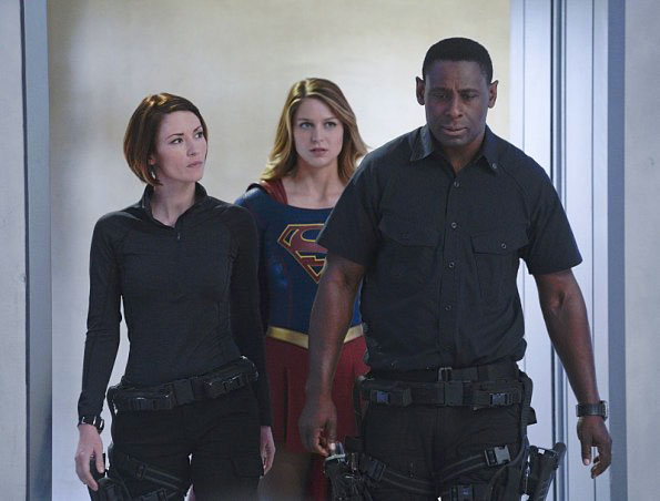 Supergirl : Bild Melissa Benoist, Chyler Leigh, David Harewood