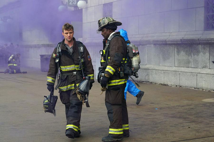 Chicago Fire : Bild Eamonn Walker, Jesse Spencer