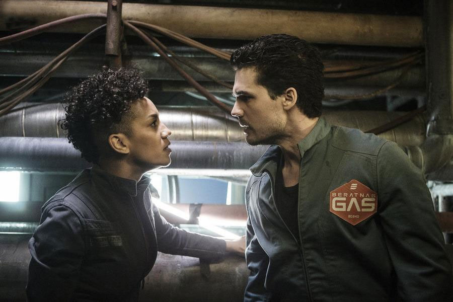 The Expanse : Bild Dominique Tipper, Steven Strait