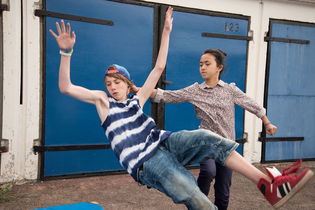 Ente gut! Mädchen allein zu Haus : Bild Lynn Dortschack