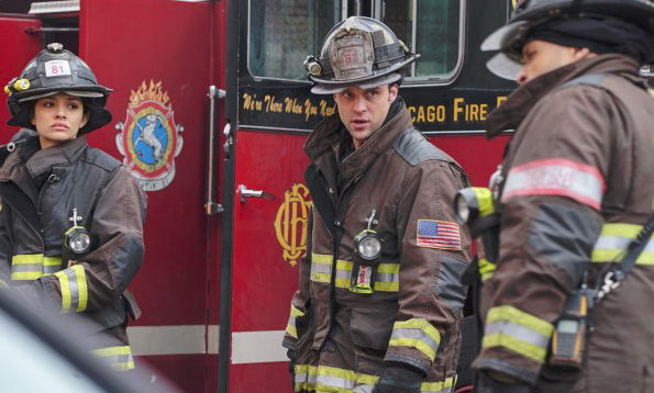 Chicago Fire : Bild Jesse Spencer, Miranda Rae Mayo