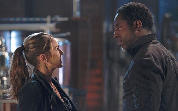 The 100 : Bild Paige Turco, Isaiah Washington