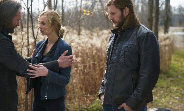 Bitten : Bild Greg Bryk, Laura Vandervoort, Greyston Holt