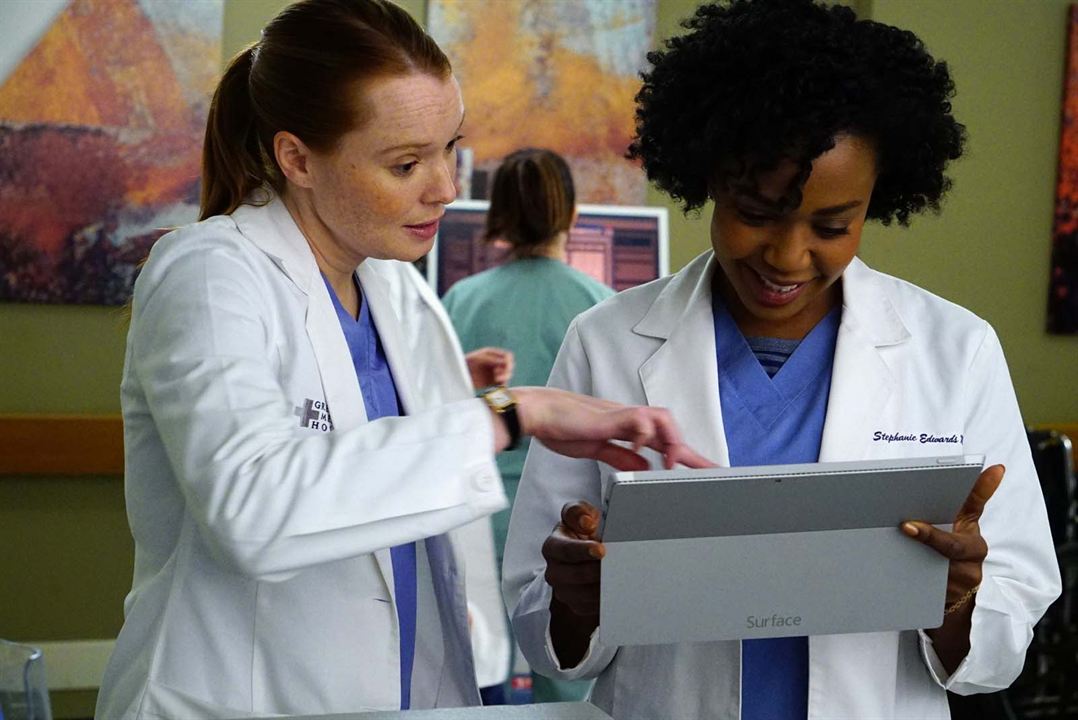Grey's Anatomy - Die jungen Ärzte : Bild Jerrika Hinton, Samantha Sloyan