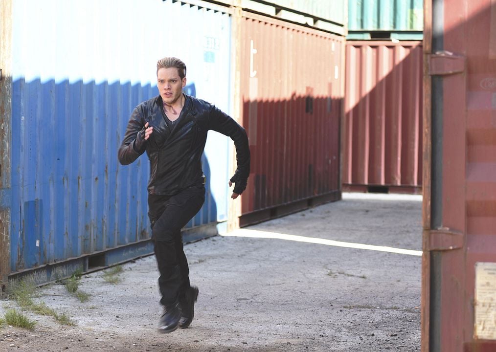 Shadowhunters : Bild Dominic Sherwood