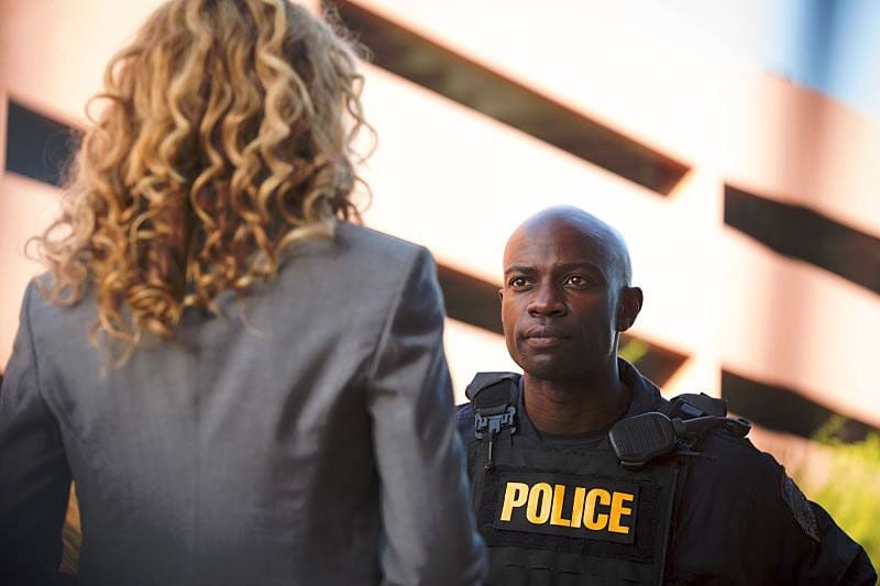 Containment : Bild David Gyasi