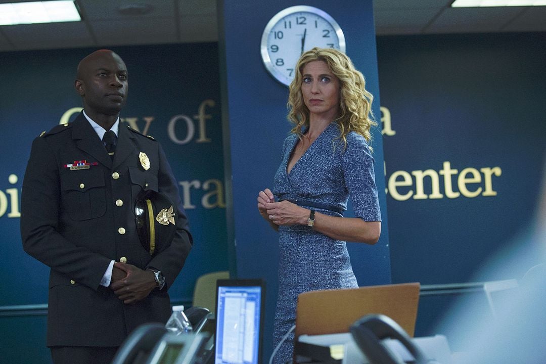 Containment : Bild David Gyasi, Claudia Black