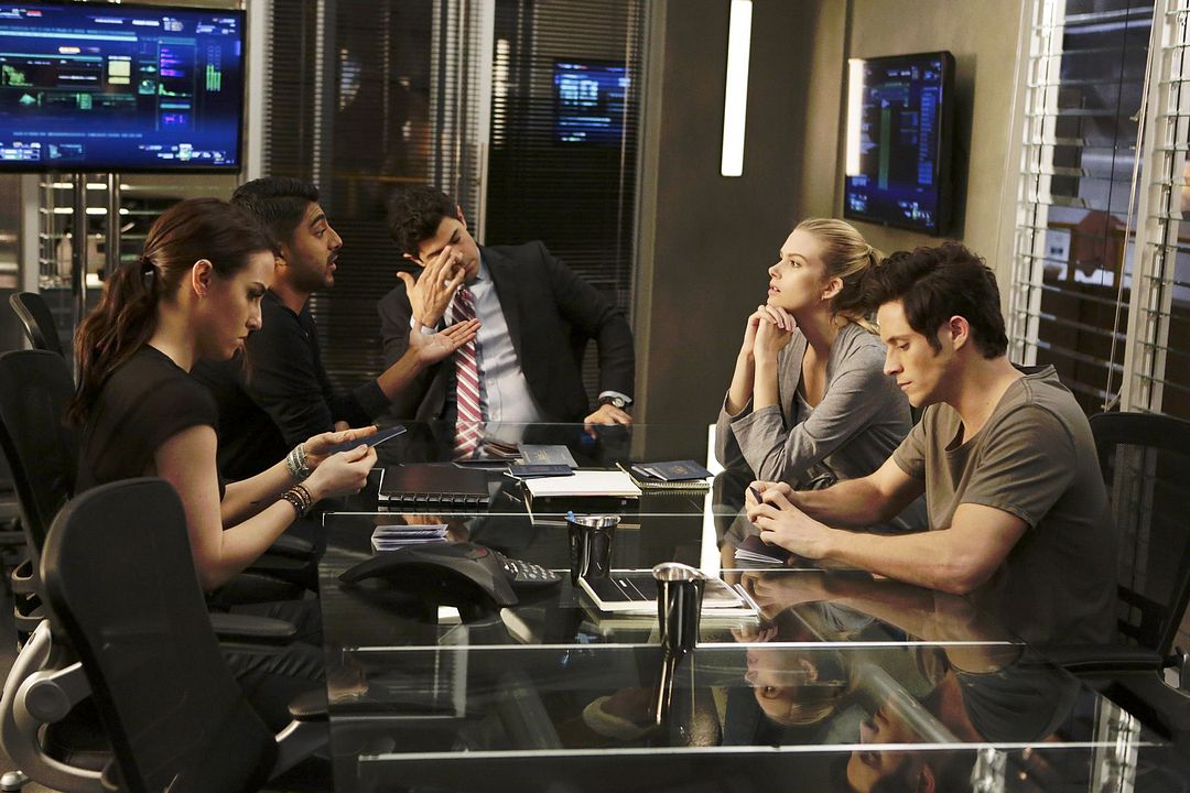 Stitchers : Bild Ritesh Rajan, Damon Dayoub, Emma Ishta, Allison Scagliotti