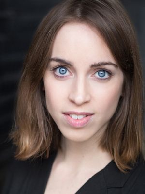 Kinoposter Caroline Bartleet