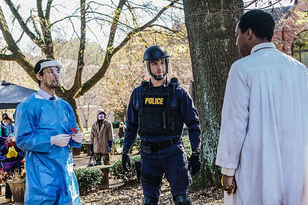 Containment : Bild Chris Wood, George Young