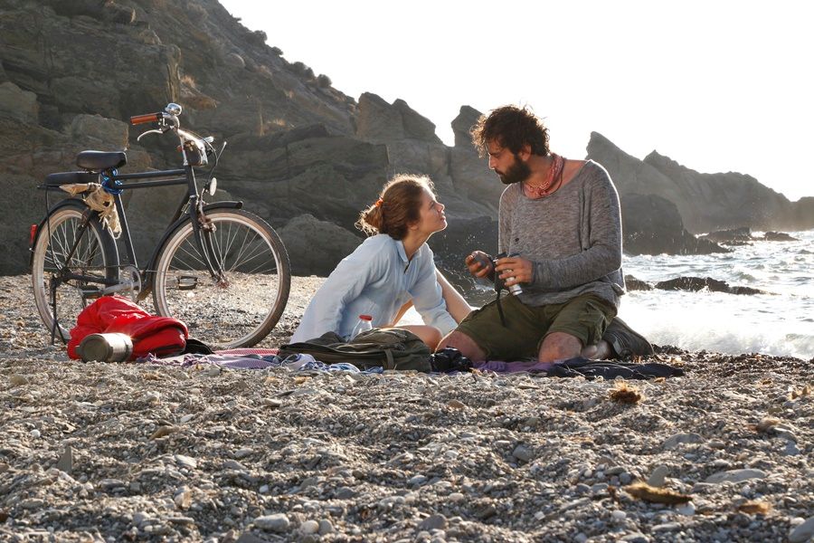 Çok Uzak Fazla Yakın : Bild