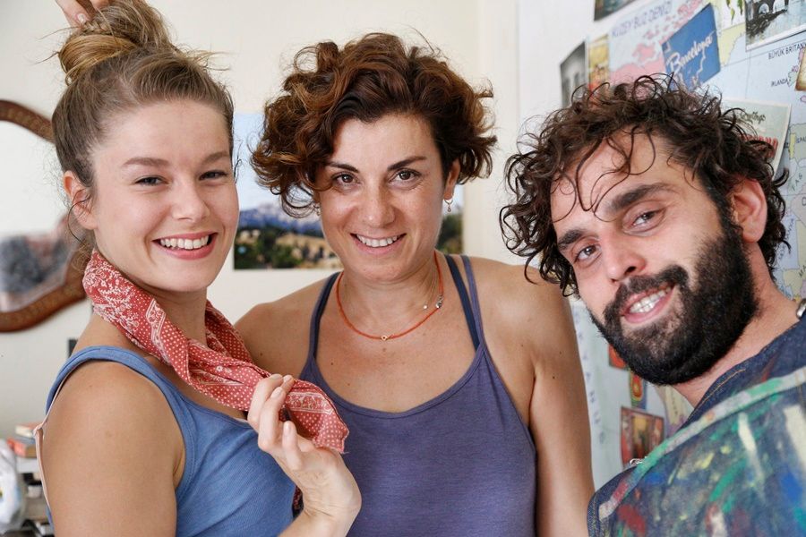 Çok Uzak Fazla Yakın : Bild