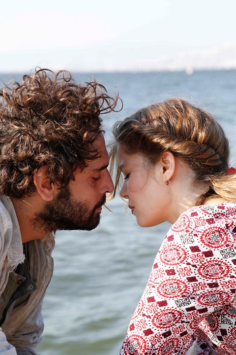 Çok Uzak Fazla Yakın : Bild