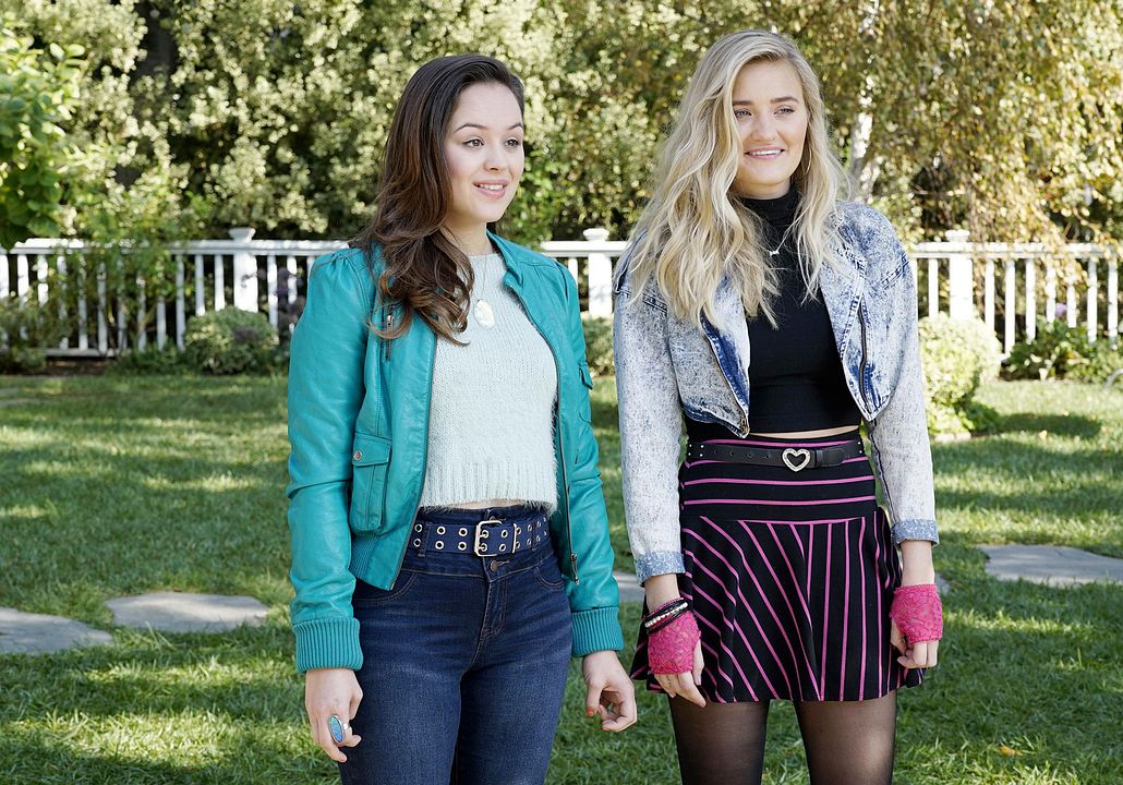 Die Goldbergs : Bild Hayley Orrantia, AJ Michalka