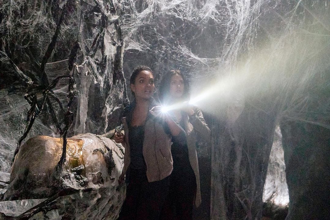 Bild Janina Gavankar, Lyndie Greenwood