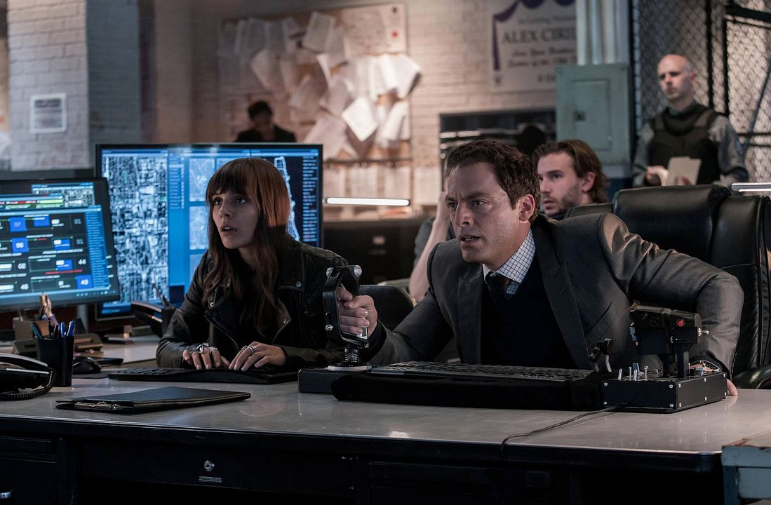 Bild Caitlin Stasey, Justin Kirk