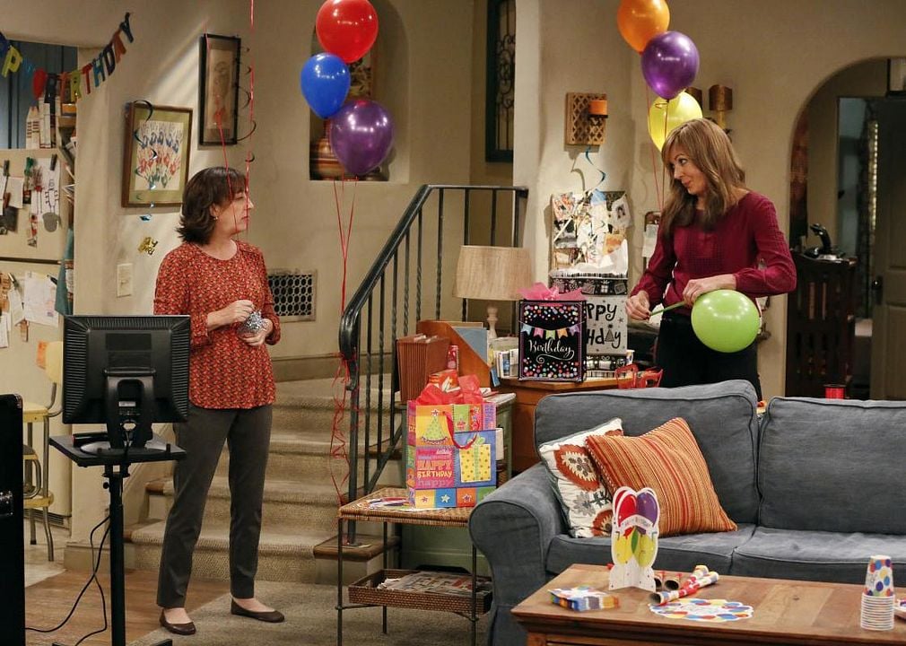 Mom : Bild Allison Janney, Beth Hall