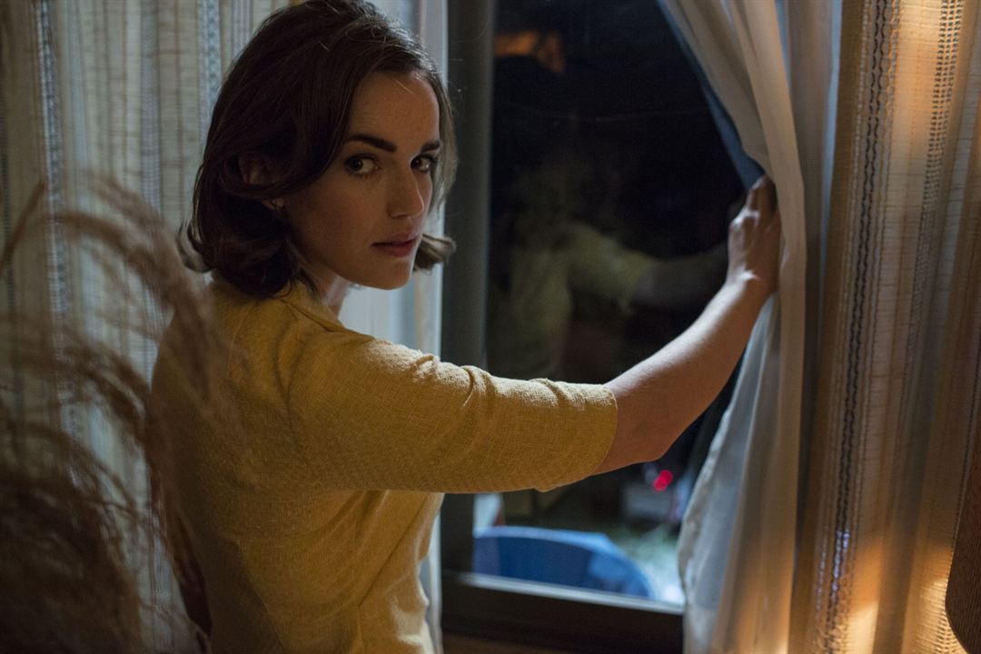 Wolves At The Door : Bild Elizabeth Henstridge