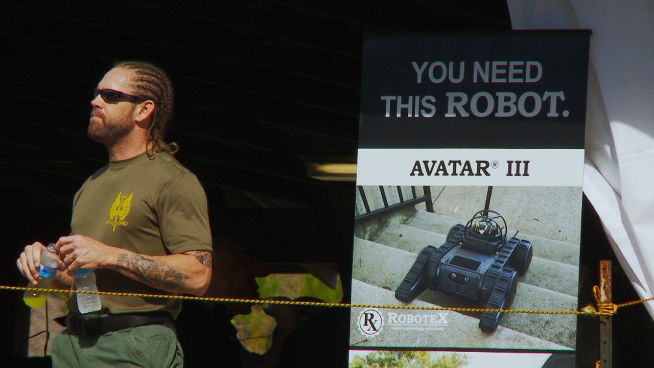 Do Not Resist - Police 3.0 : Bild