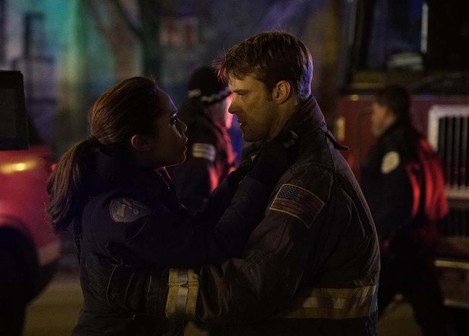 Chicago Fire : Bild Monica Raymund, Jesse Spencer