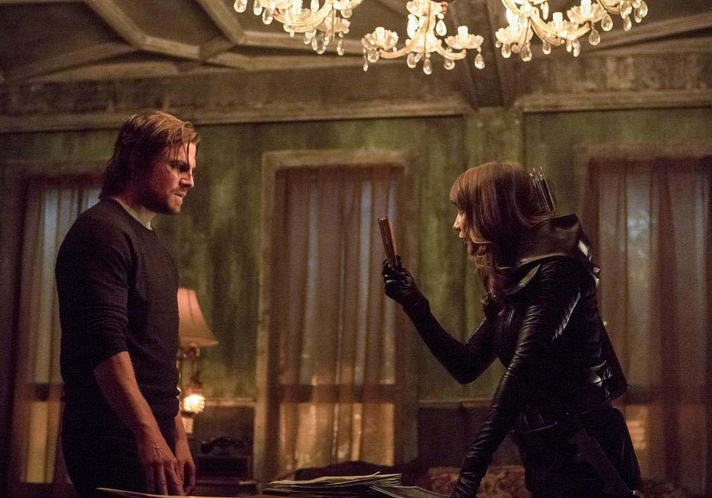 Arrow : Bild Stephen Amell, Lexa Doig