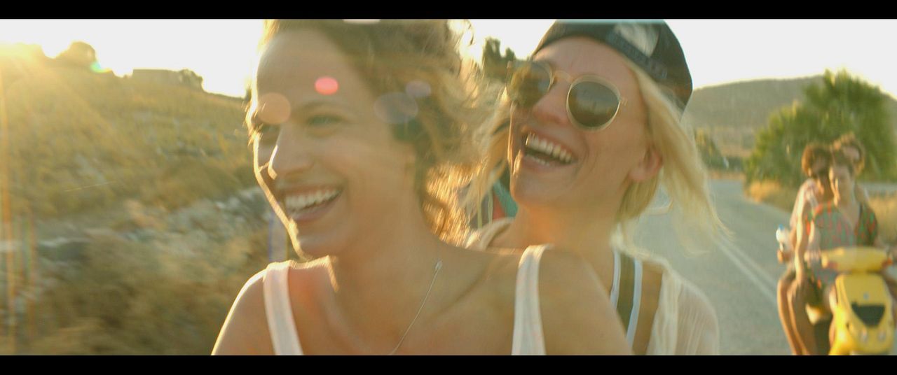 Nacktbaden - Manche bräunen, andere brennen : Bild Elli Tringou