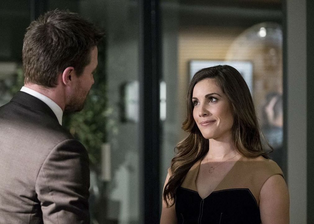 Arrow : Bild Carly Pope, Stephen Amell