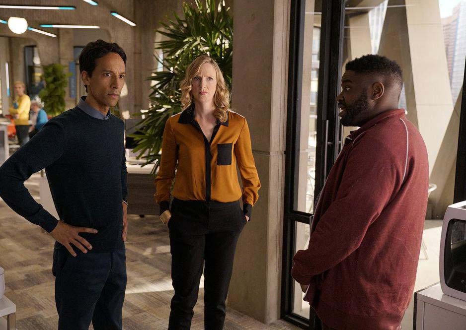 Bild Danny Pudi, Christina Kirk, Ron Funches