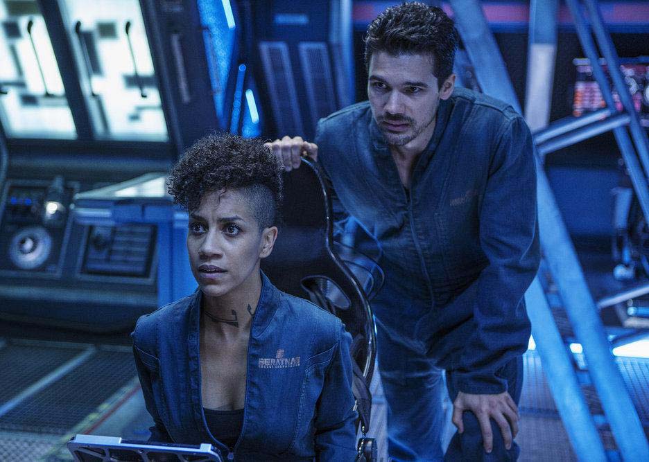 The Expanse : Bild Dominique Tipper, Steven Strait