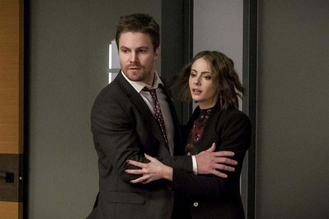 Arrow : Bild Stephen Amell, Willa Holland