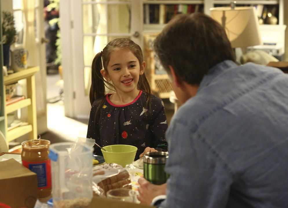 American Housewife (2016) : Bild Julia Butters