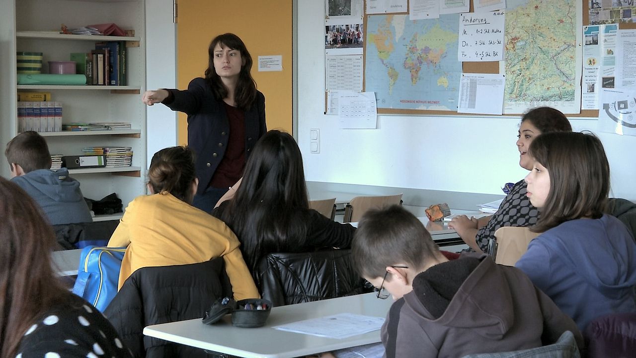 Zwischen den Stühlen : Bild