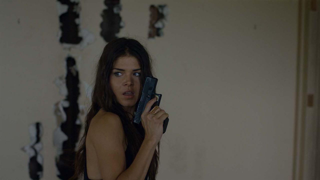 Isolation - Run Like Hell : Bild Marie Avgeropoulos