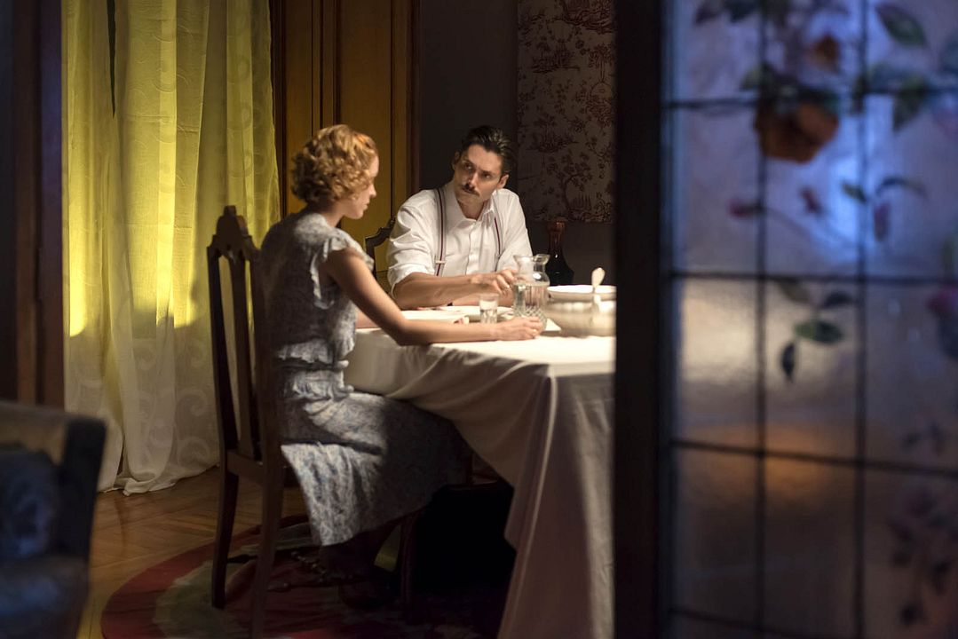 Die Telefonistinnen : Bild Sergio Mur, Maggie Civantos