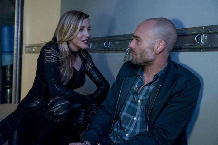 Arrow : Bild Katie Cassidy, Paul Blackthorne